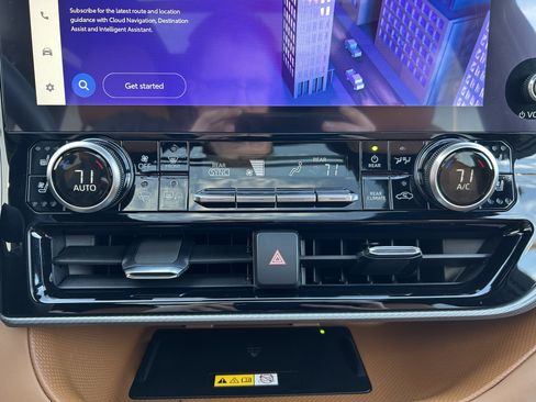 Used 2024 Toyota Highlander Platinum image 34