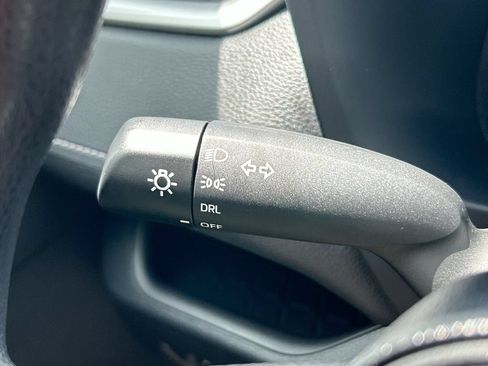 Used 2025 Toyota RAV4 LE AWD/4WD image 19