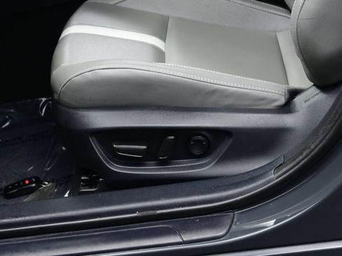 Used 2025 Toyota Camry SE AWD/4WD image 11
