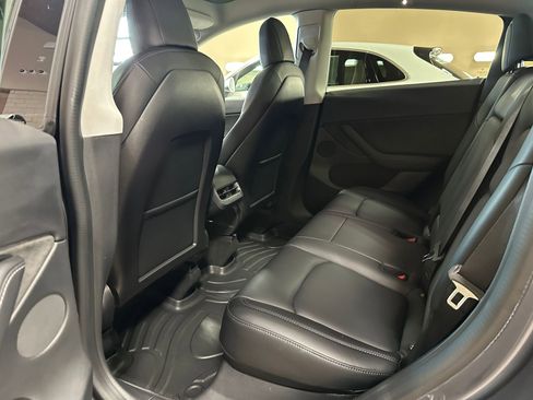 Used 2021 Tesla Model Y Long Range image 17