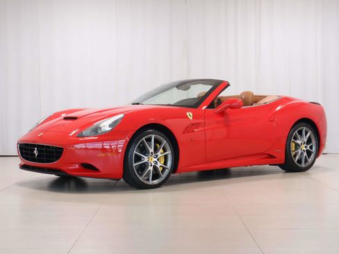 Used 2014 Ferrari California RWD image 1