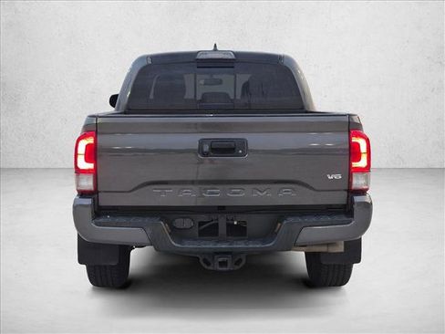 Used 2017 Toyota Tacoma TRD Sport w/ Tow Package RWD image 6