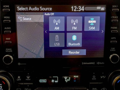 Used 2021 Toyota Highlander XLE image 25