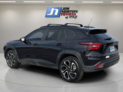 Used 2025 Chevrolet Trax RS w/ Sunroof Package FWD image 7