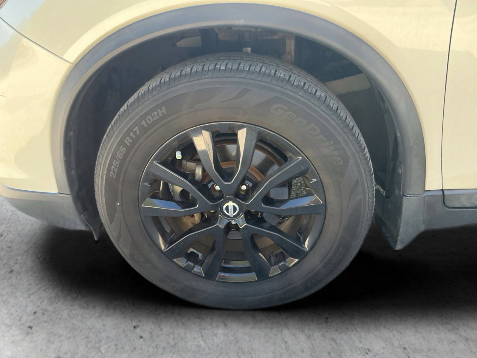 Used 2018 Nissan Rogue SV w/ Premium Package FWD image 18