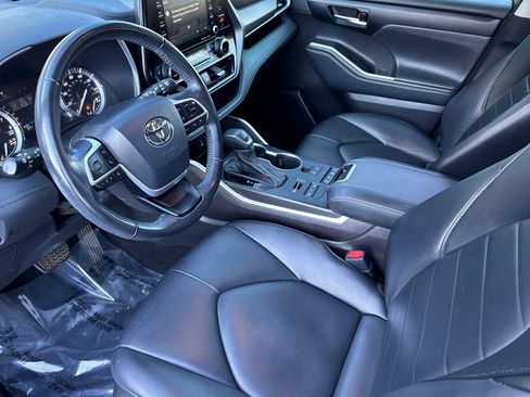 Used 2022 Toyota Highlander XLE image 4