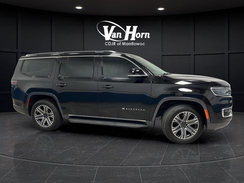 Used 2022 Jeep Wagoneer Series III AWD/4WD image 8