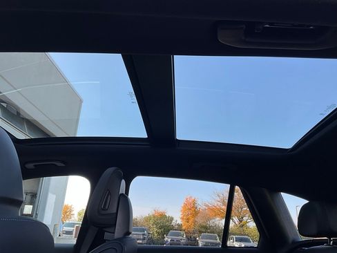 Used 2024 Mercedes-Benz GLC 300 4MATIC image 19