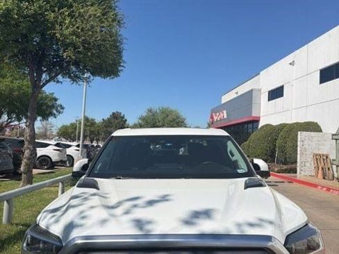 Used 2023 Toyota Tundra Limited image 2