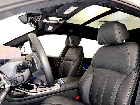 Used 2025 BMW X7 M60i w/ Climate Comfort Package image 20