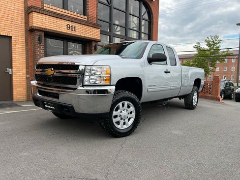 Used 2012 Chevrolet Silverado 2500 LT w/ Convenience Package AWD/4WD image 2