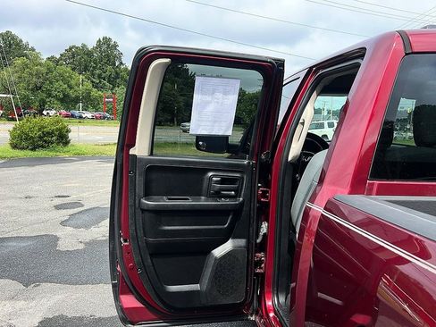 Used 2017 RAM 1500 Express RWD image 26