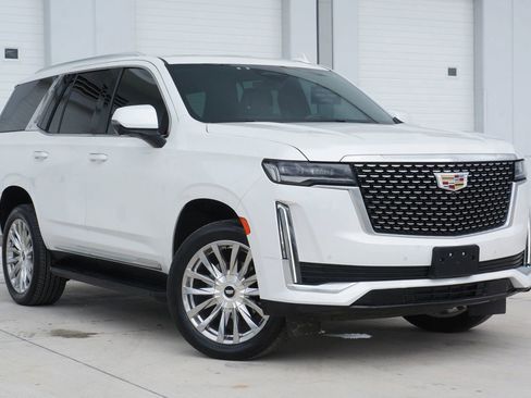 Used 2022 Cadillac Escalade Premium Luxury image 2