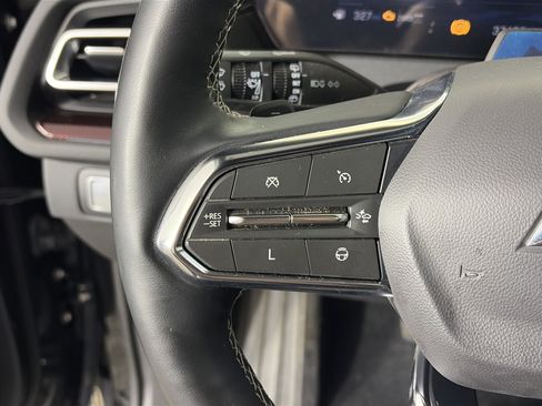 Used 2024 Chevrolet Traverse Z71 w/ Enhanced Driving Package image 30