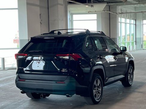 Used 2022 Toyota RAV4 XLE w/ XLE Grade Weather Package AWD/4WD image 11
