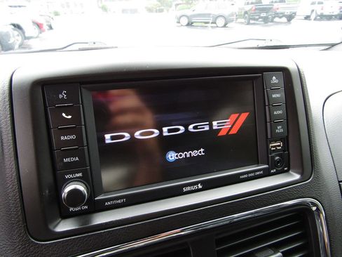 Used 2018 Dodge Grand Caravan SXT w/ Rear Park Assist Package image 13