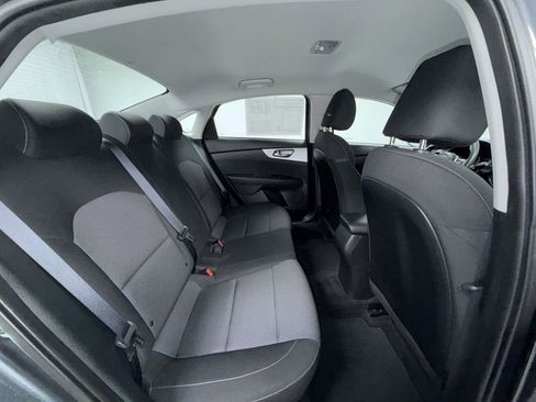 Used 2022 Kia Forte LXS FWD image 7