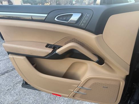 Used 2014 Porsche Cayenne Platinum Edition AWD/4WD image 25