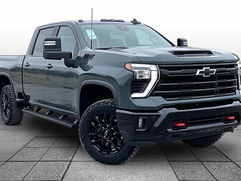 Used 2025 Chevrolet Silverado 2500 LT w/ Trail Boss Package image 2