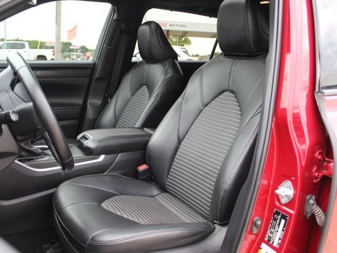 Used 2023 Toyota Highlander XSE FWD image 48