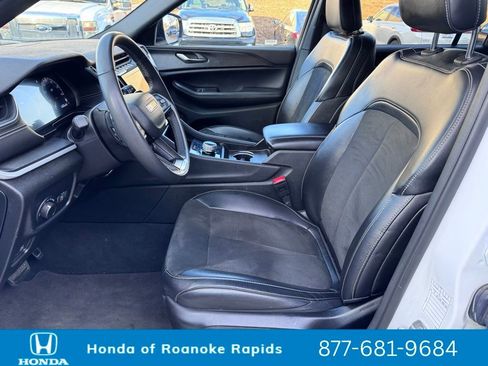 Used 2024 Jeep Grand Cherokee L Laredo image 9