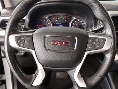 Used 2022 GMC Acadia SLE image 3