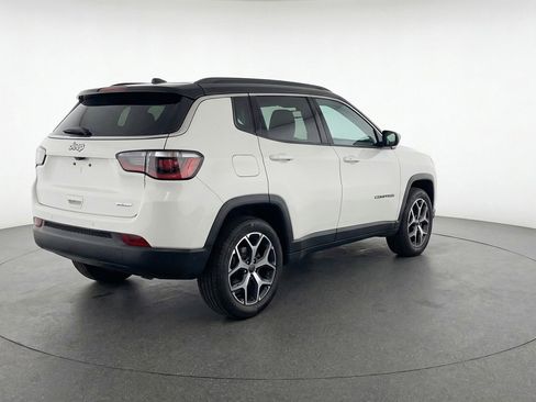 Used 2025 Jeep Compass Limited image 9