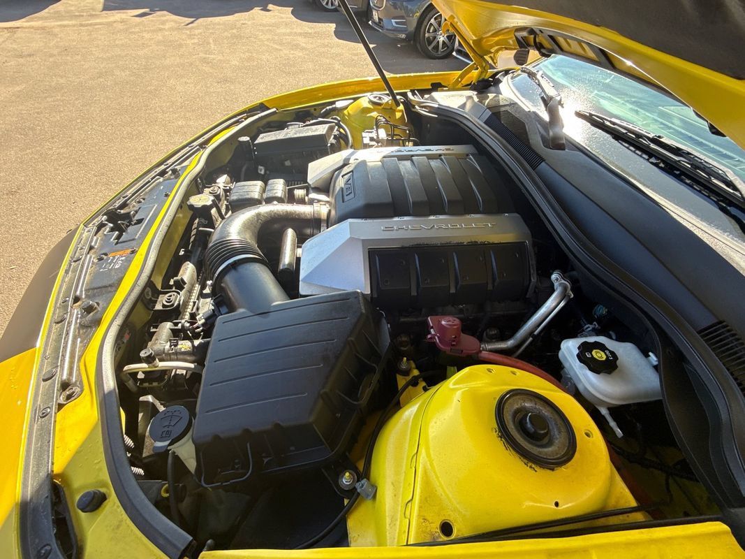 Used 2015 Chevrolet Camaro SS RWD image 11