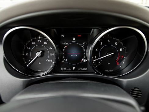 Used 2019 Jaguar XE Premium image 16