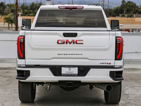 Used 2025 GMC Sierra 2500 AT4 image 8