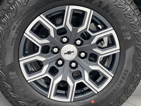 Used 2026 Chevrolet Colorado Z71 AWD/4WD image 60