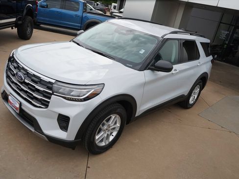 New 2026 Ford Explorer Active RWD image 14