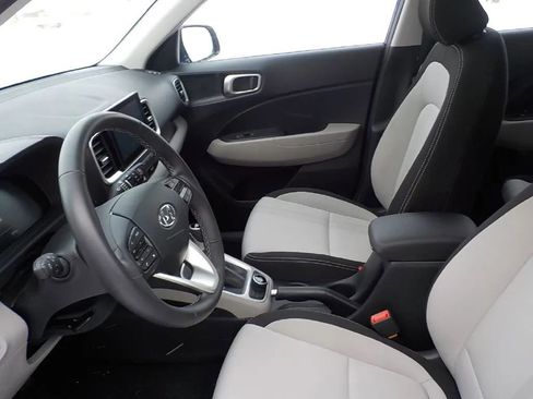 Used 2025 Hyundai Venue SEL image 12