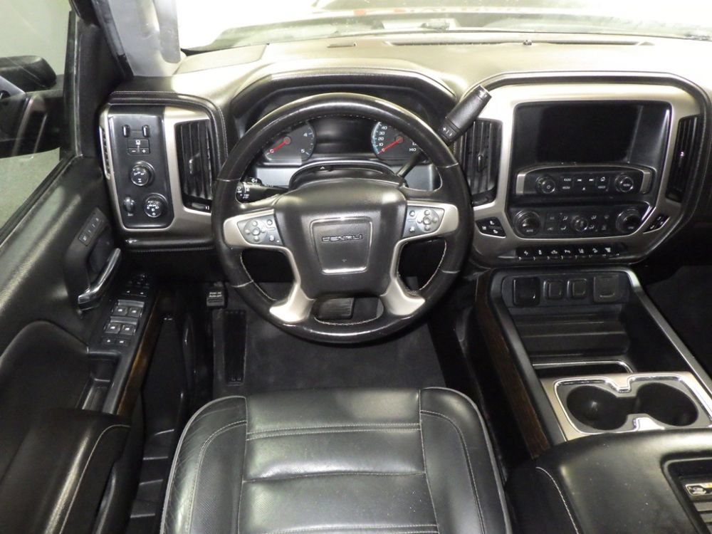 Used 2019 GMC Sierra 2500 Denali w/ Duramax Plus Package AWD/4WD image 9