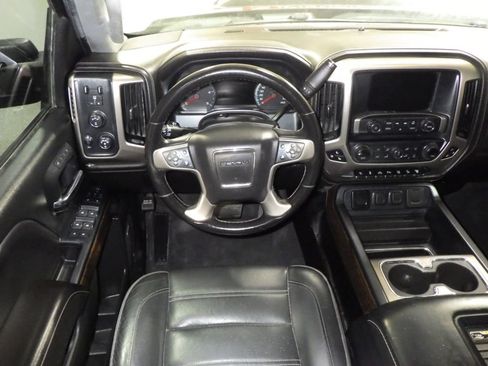 Used 2019 GMC Sierra 2500 Denali w/ Duramax Plus Package AWD/4WD image 9
