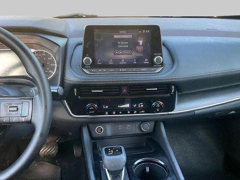 Used 2022 Nissan Rogue SV FWD image 7