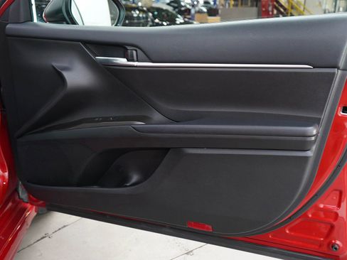 Used 2023 Toyota Camry XLE FWD image 9