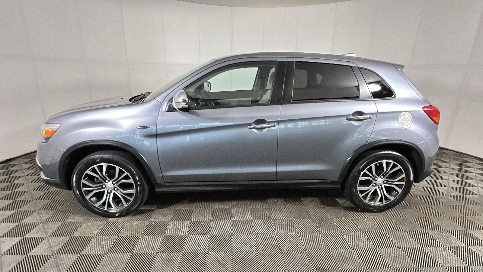 Used 2017 Mitsubishi Outlander Sport SE AWD/4WD image 5