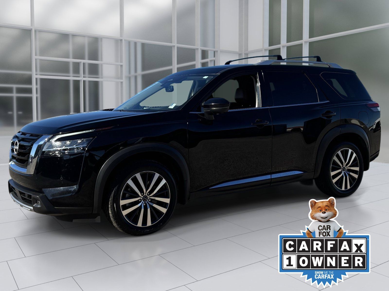 Used 2022 Nissan Pathfinder Platinum w/ Cargo Package FWD image 2