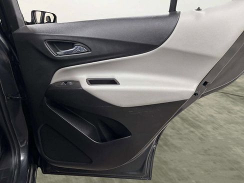 Used 2020 Chevrolet Equinox LT image 18