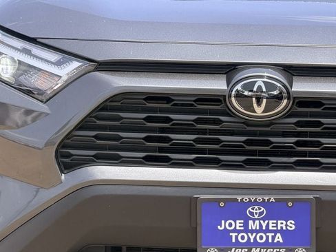 Used 2025 Toyota RAV4 XLE FWD image 4
