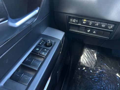 Used 2022 Toyota Tundra Platinum image 18