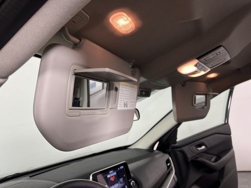 Used 2026 Nissan Rogue SV FWD image 31