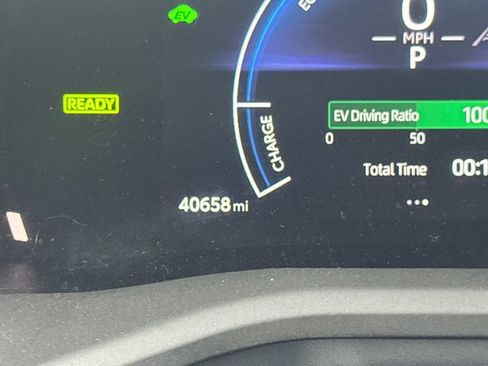 Used 2025 Toyota Camry SE FWD image 18