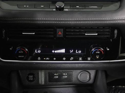 Certified 2024 Nissan Rogue SL FWD image 23