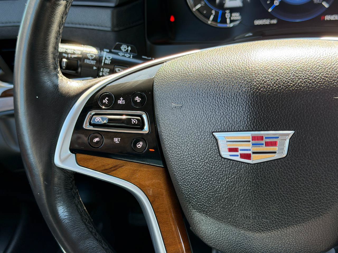 Used 2018 Cadillac Escalade Luxury AWD/4WD image 82