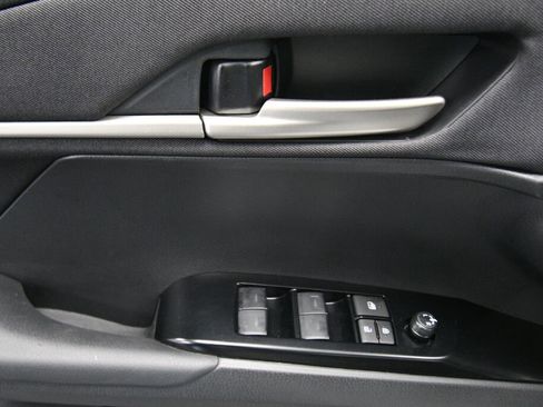 Used 2025 Toyota Camry LE image 11