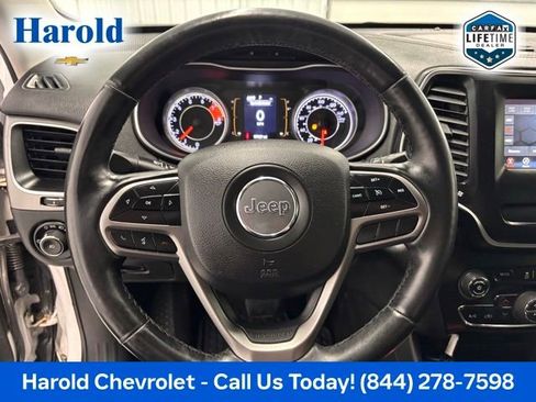 Used 2019 Jeep Cherokee Latitude w/ Comfort & Convenience Group AWD/4WD image 16