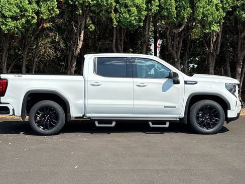 Used 2023 GMC Sierra 1500 Elevation image 3