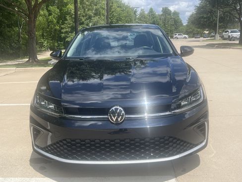 Certified 2026 Volkswagen Jetta SE w/ Black Wheel Package FWD image 3